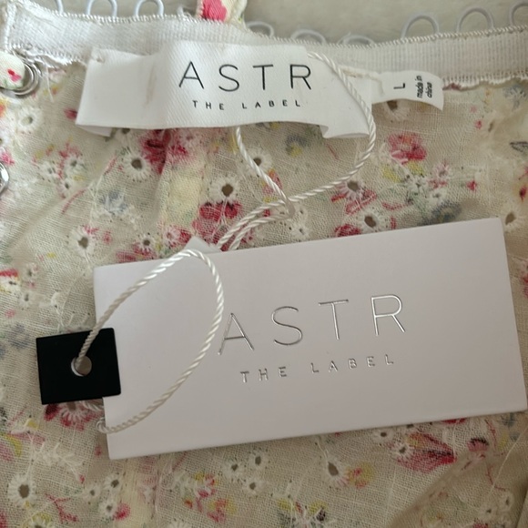 NWT ASTR The Label Women’s Baylin Floral Peplum Tank Top - size Large - Picture 3 of 9